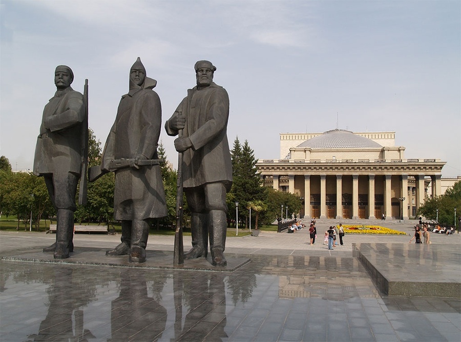 Площадь ленина новосибирск. Новосибирск центр города площадь Ленина. Новосибирск, оперный театр, площадь Ленина. Площадь Ленина Новосибирск сквер.